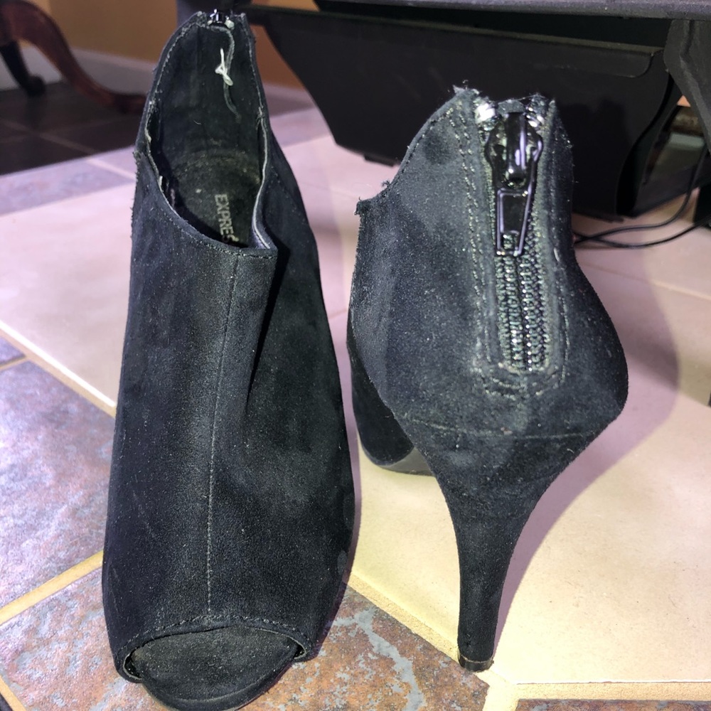Beautiful suede peep toe heels!
